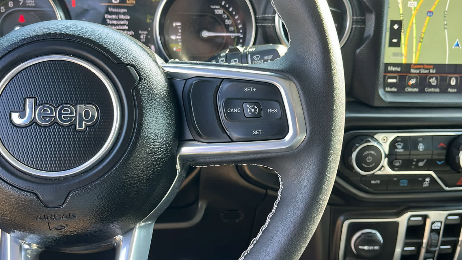 Used 2023 Jeep Wrangler Sahara w/ Cold Weather Group image 14