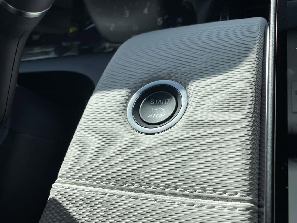 New 2026 Land Rover Discovery Sport Landmark image 31