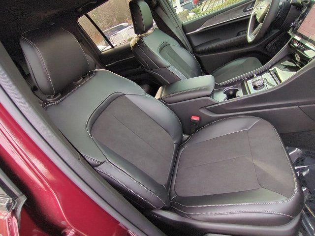 New 2026 Jeep Grand Cherokee Altitude AWD/4WD image 39