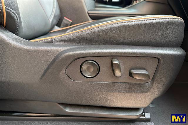 Certified 2024 GMC Yukon XL AT4 w/ AT4 Premium Plus Package AWD/4WD image 23
