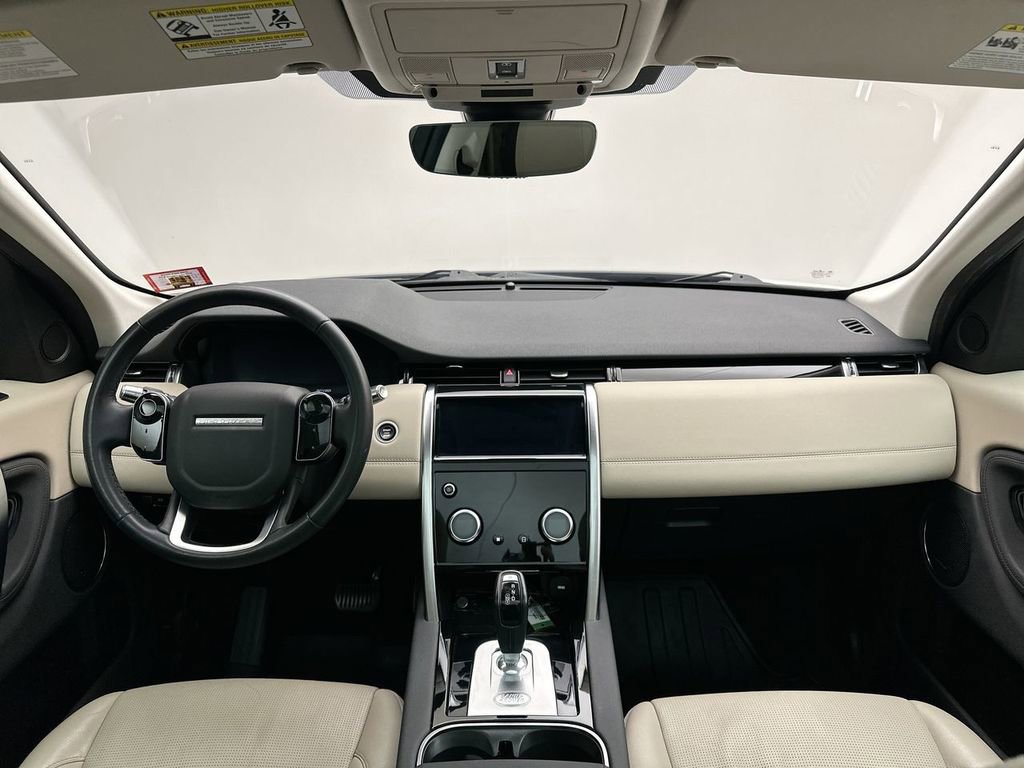 Used 2020 Land Rover Discovery Sport SE image 8