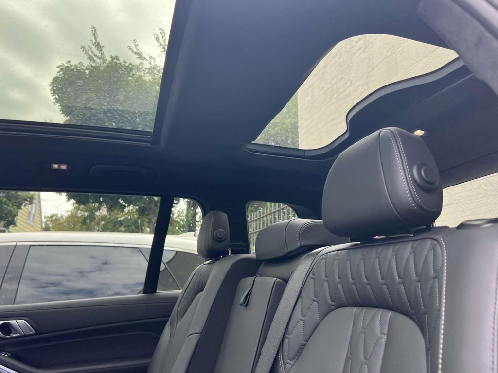 Used 2024 BMW X7 xDrive40i w/ M Sport Package image 12