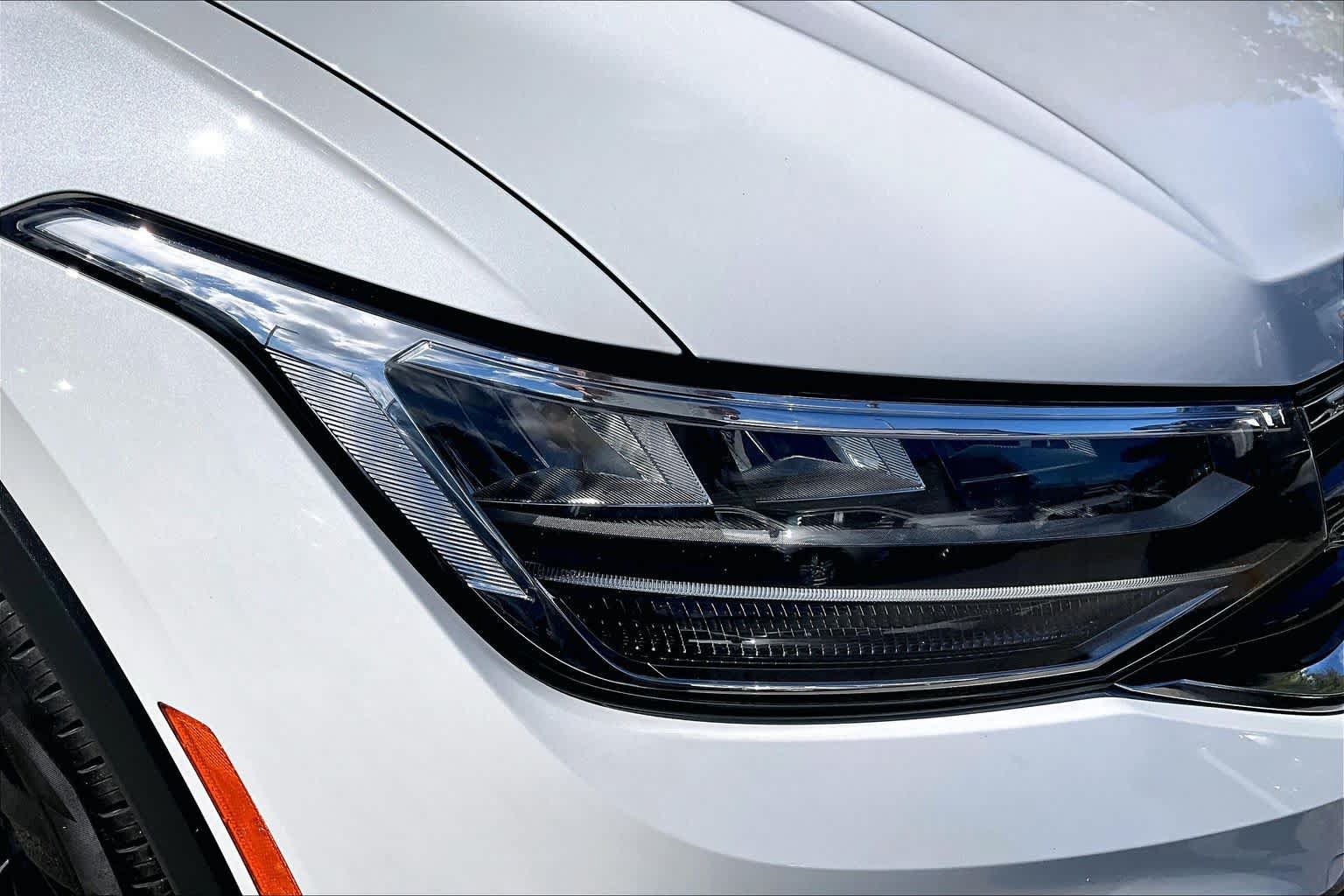 Used 2024 Volkswagen Tiguan SE R-Line AWD/4WD image 26