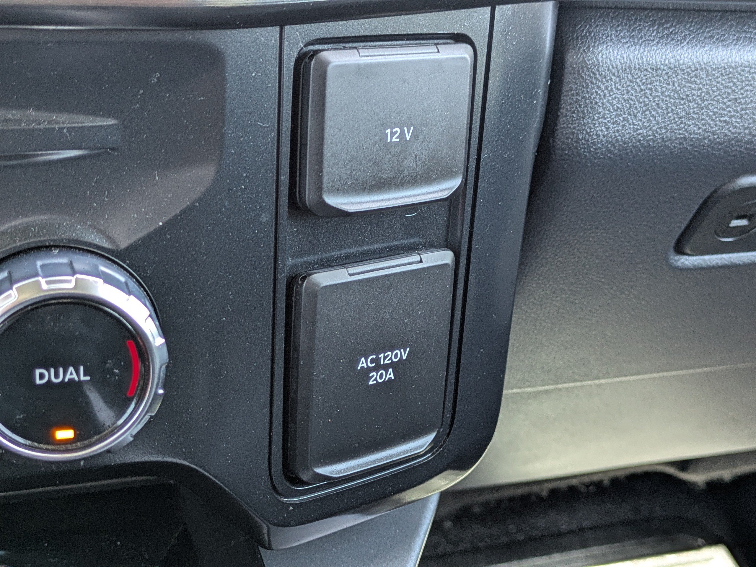 Used 2024 Ford F250 Lariat w/ Lariat Ultimate Package AWD/4WD image 32