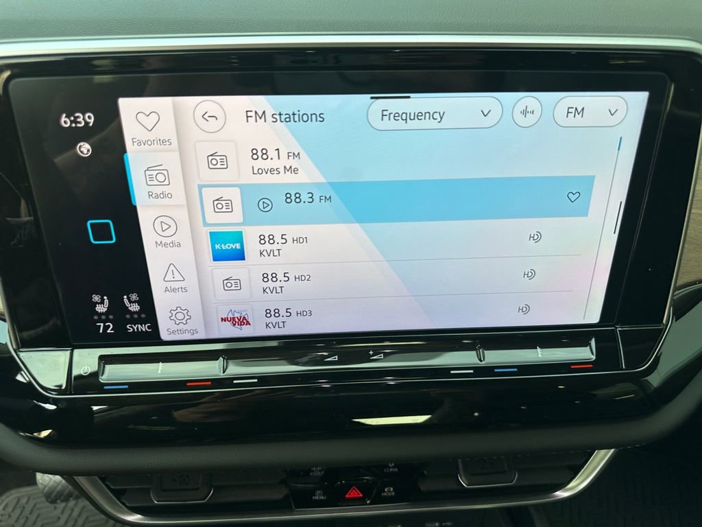 Used 2024 Volkswagen Atlas SE w/ Panoramic Sunroof Package FWD image 4