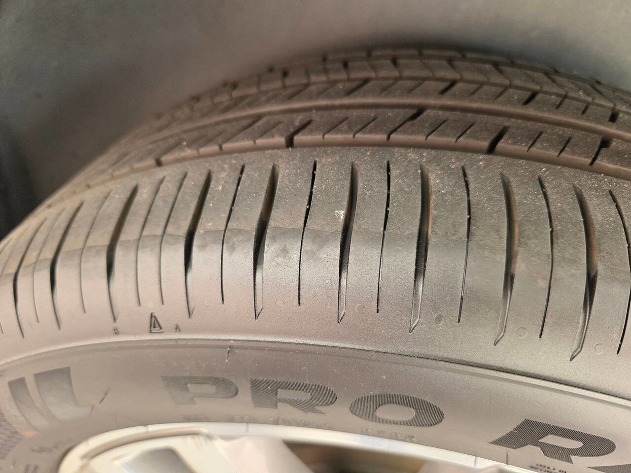 Used 2012 GMC Acadia Denali image 31