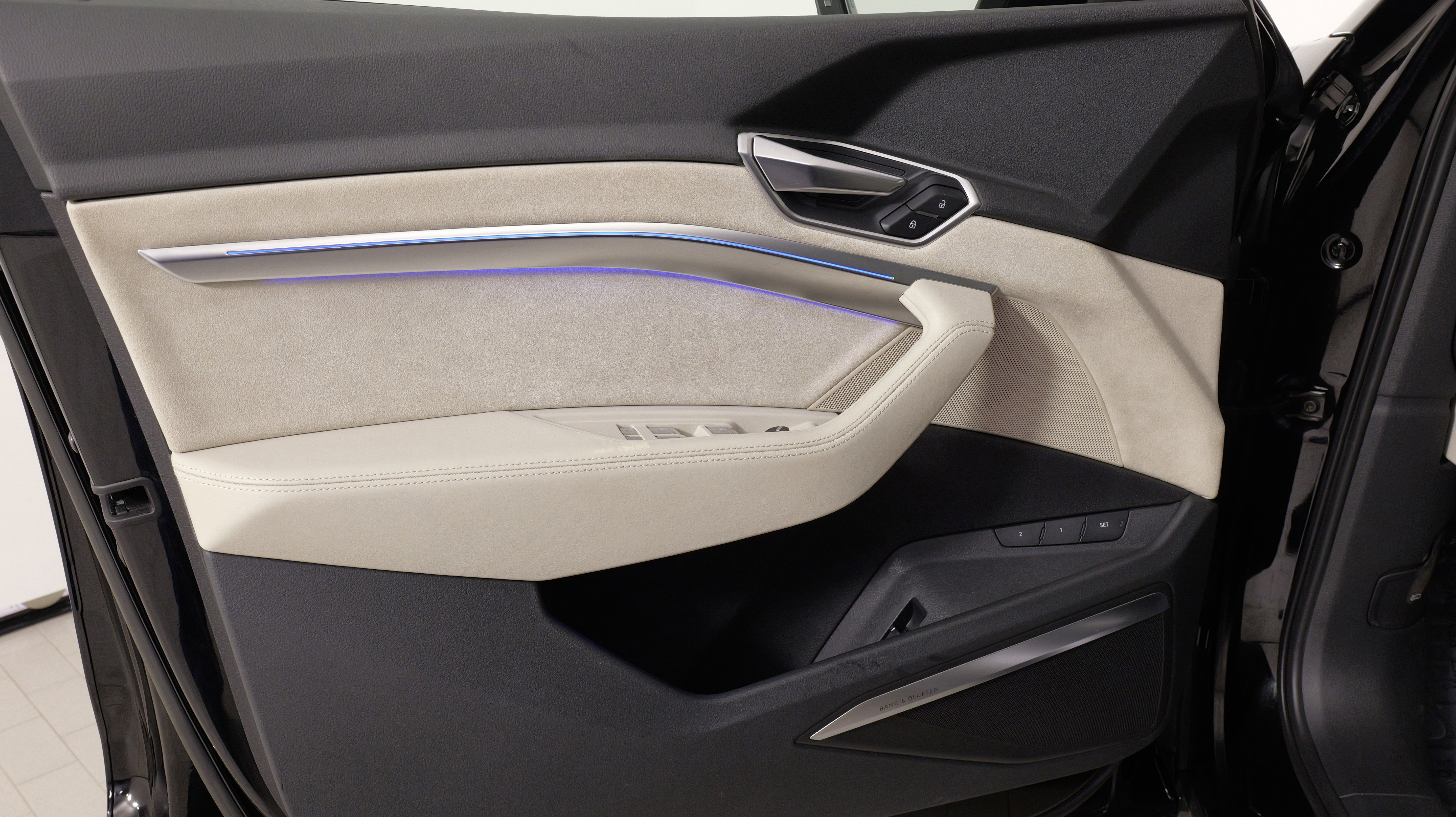 Used 2019 Audi e-tron Prestige w/ Prestige Package image 26