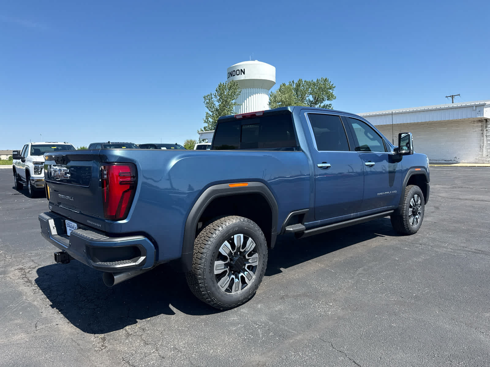 New 2026 GMC Sierra 3500 Denali w/ Denali Reserve Package AWD/4WD image 5