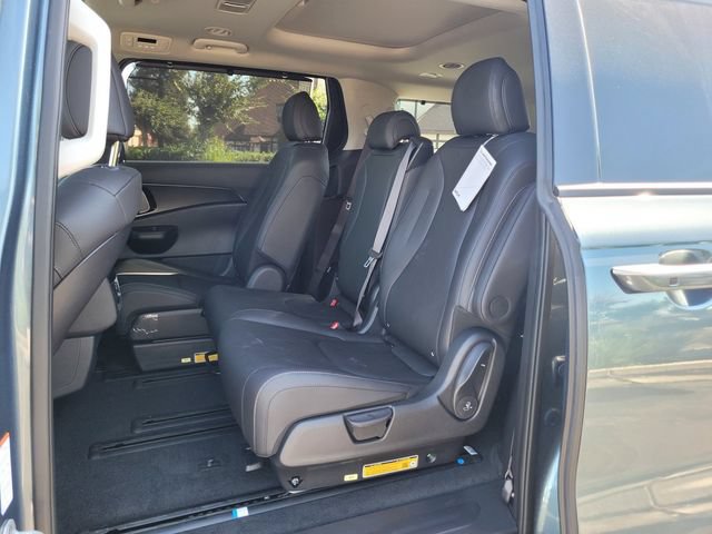 New 2026 Kia Carnival SX w/ SX Dark Edition Package FWD image 6