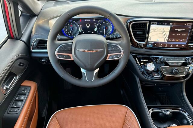 New 2026 Chrysler Pacifica Pinnacle image 11