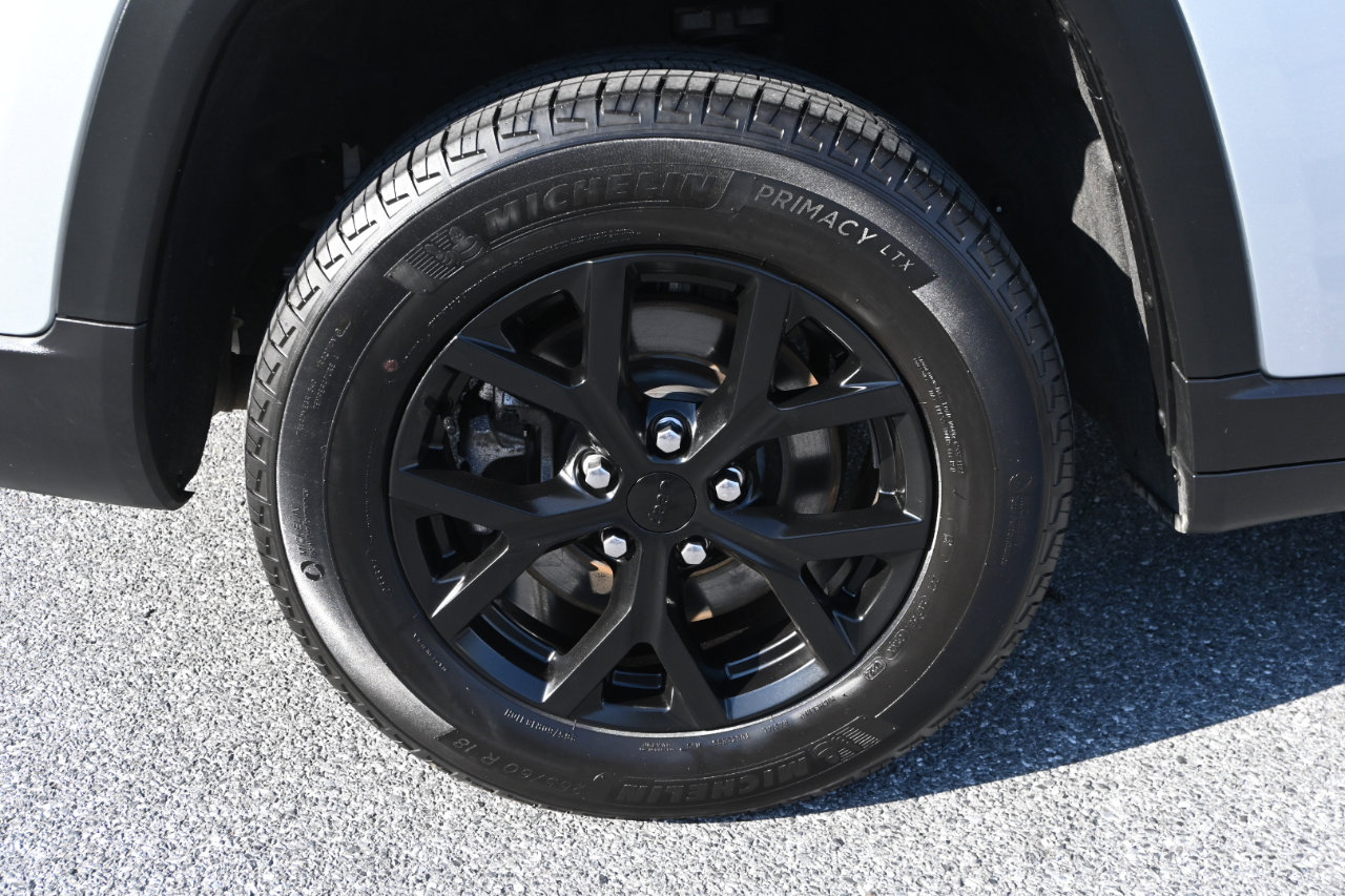 Used 2024 Jeep Grand Cherokee L Laredo image 39