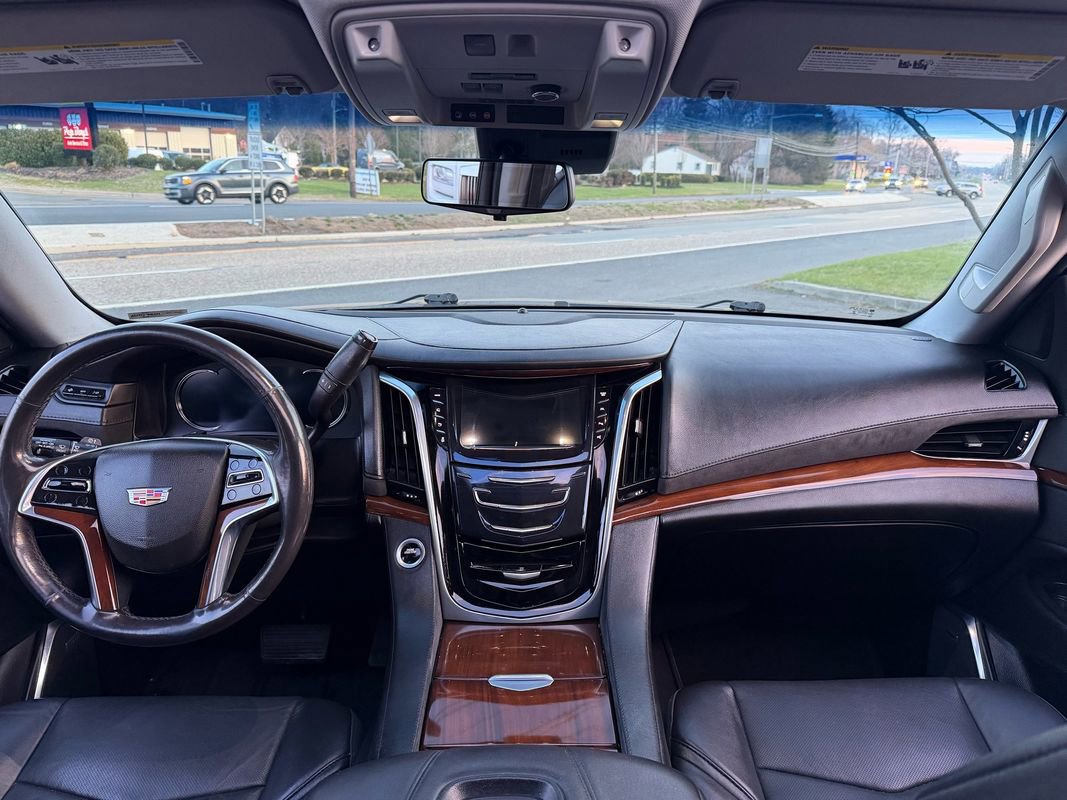 Used 2019 Cadillac Escalade ESV Luxury image 15