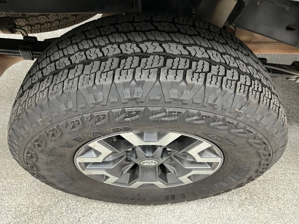 Used 2021 Toyota Tacoma TRD Off-Road w/ Technology Package AWD/4WD image 17