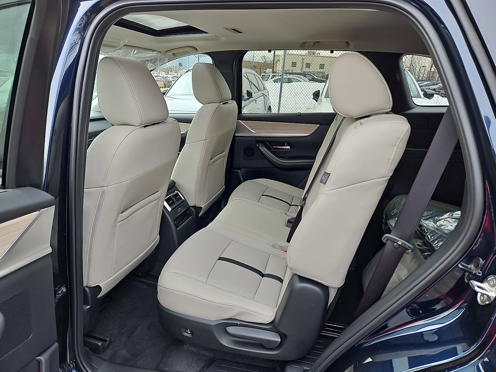 New 2026 MAZDA CX-90 Plug-In Hybrid w/ Preferred image 8