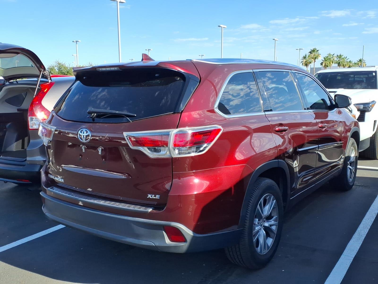 Used 2015 Toyota Highlander XLE FWD image 3