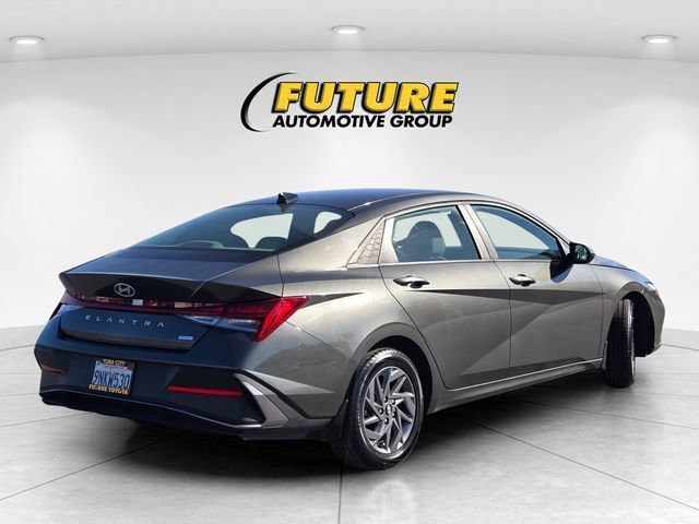 Used 2024 Hyundai Elantra Blue FWD image 5