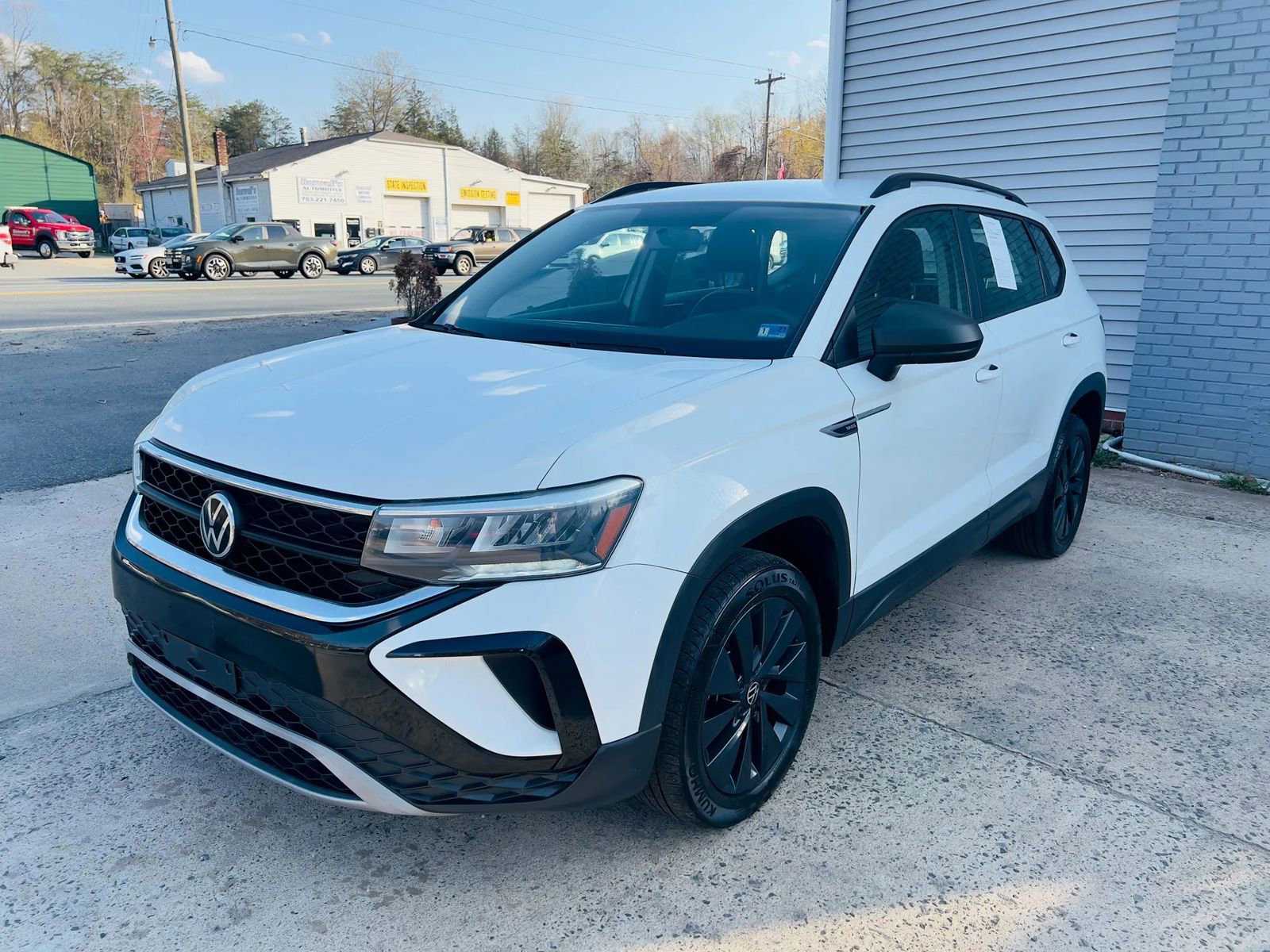 Used 2022 Volkswagen Taos S image 1