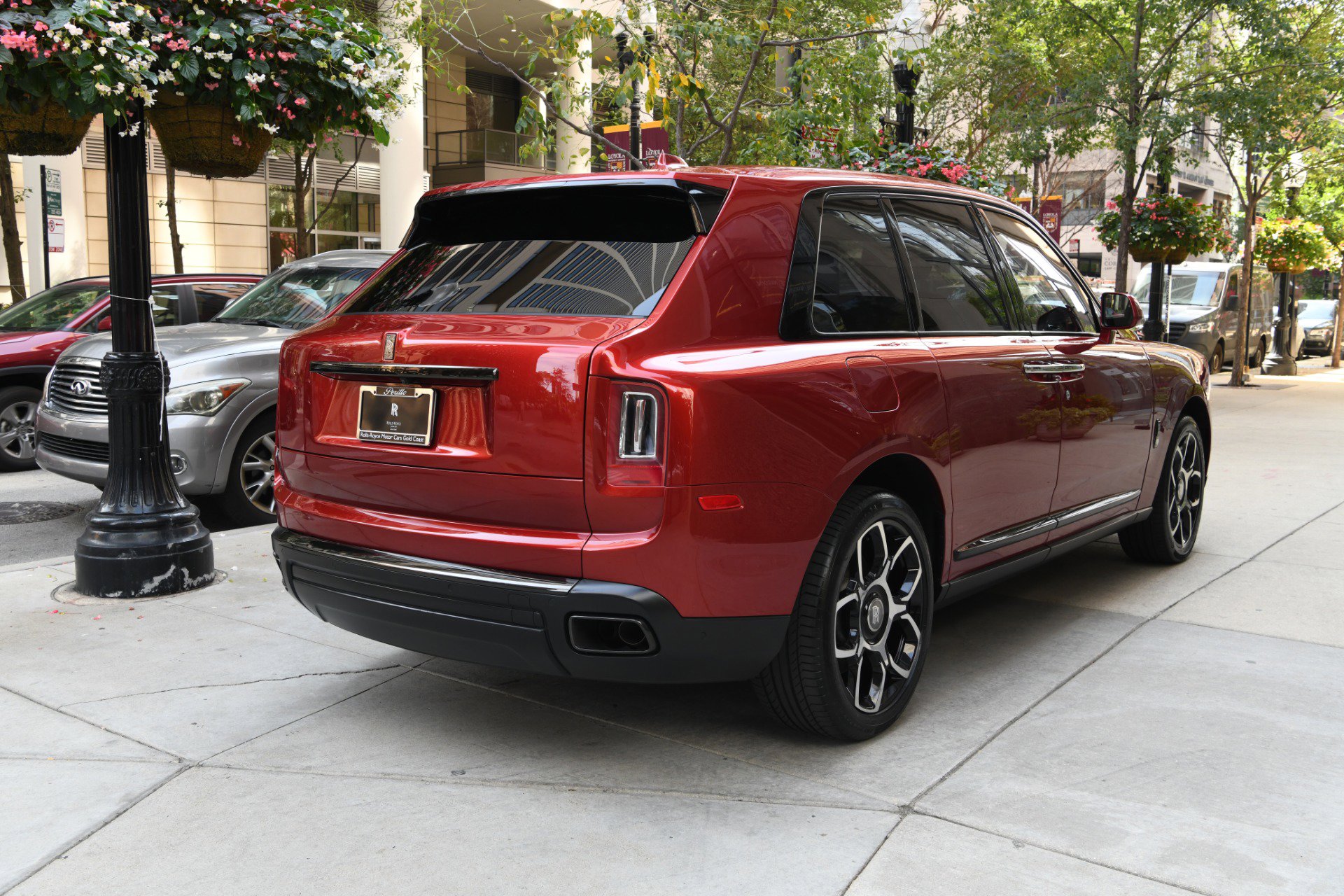 Used 2021 Rolls-Royce Cullinan Black Badge image 6