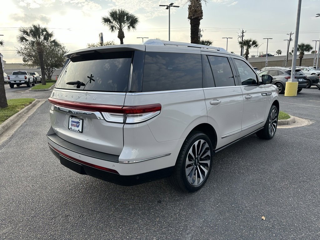 Used 2022 Lincoln Navigator Reserve image 6