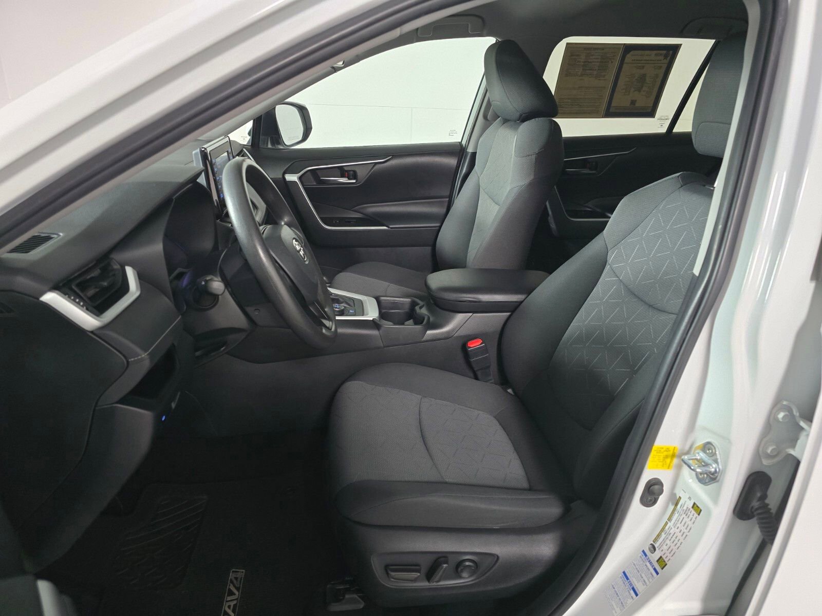 Used 2020 Toyota RAV4 XLE w/ Carpet Mat Package image 14