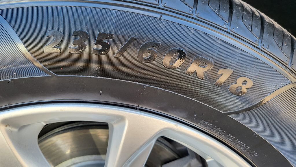 Used 2020 Cadillac XT4 Luxury w/ Cold Weather Package image 15