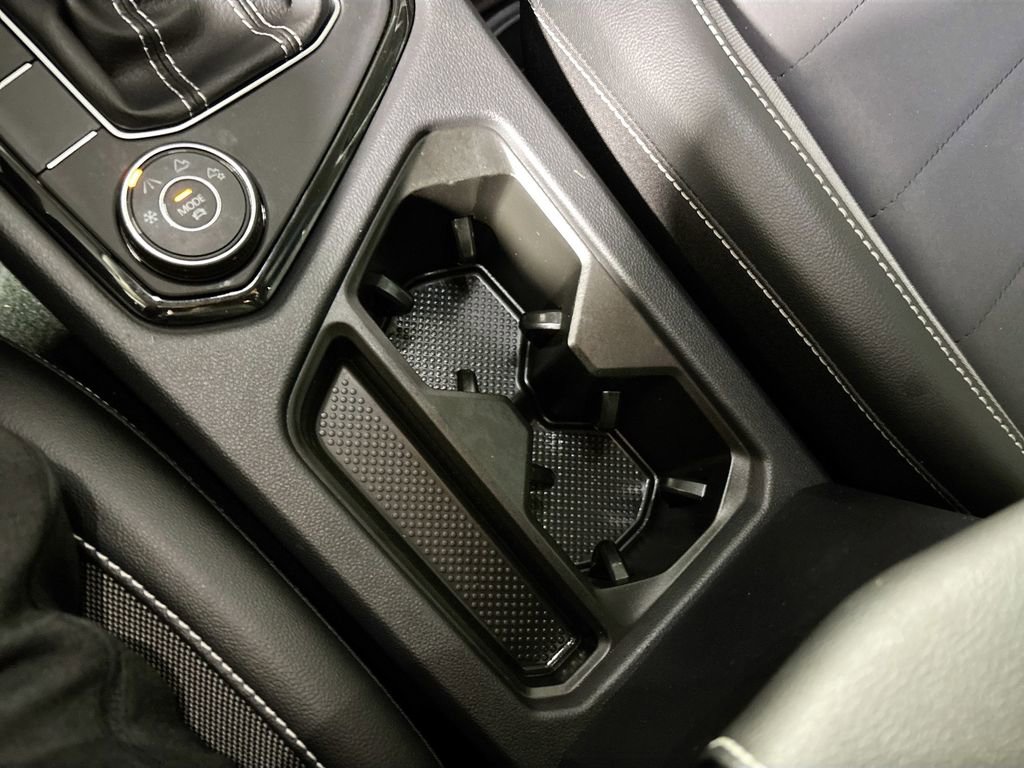 Used 2023 Volkswagen Taos SE w/ Panoramic Sunroof Package image 15