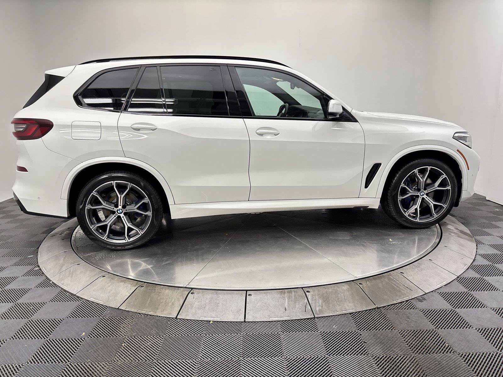 Used 2023 BMW X5 xDrive40i w/ M Sport Package AWD/4WD image 17