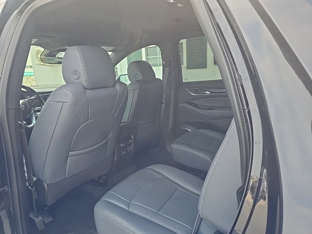 Used 2024 Buick Enclave Premium image 17
