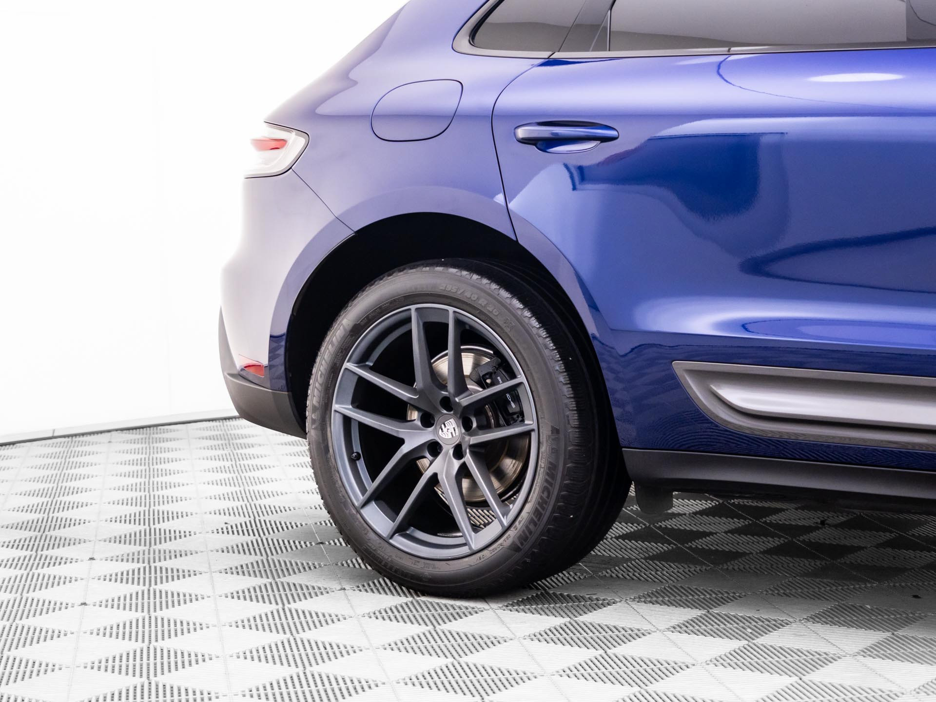 Certified 2024 Porsche Macan Turbo AWD/4WD image 33