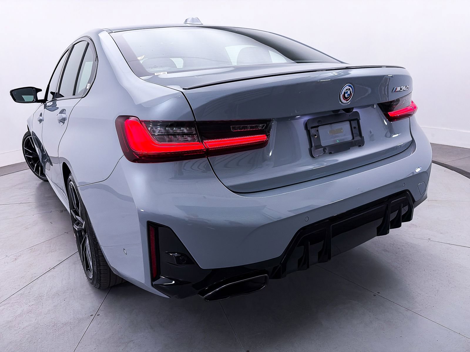 Used 2023 BMW M340i RWD image 11