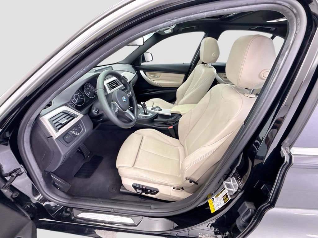 Used 2015 BMW 320i Sedan RWD image 18