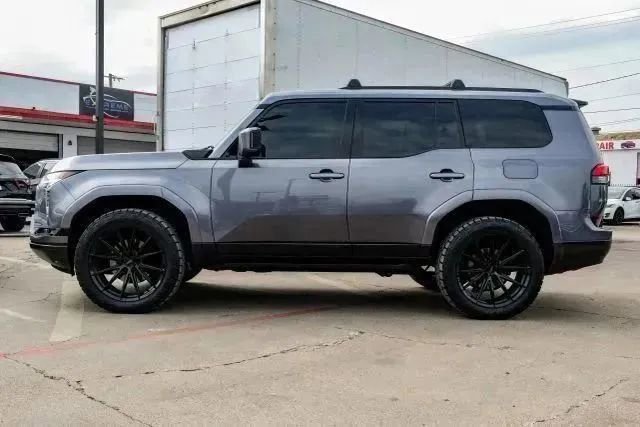 Used 2025 Lexus GX 550 image 11