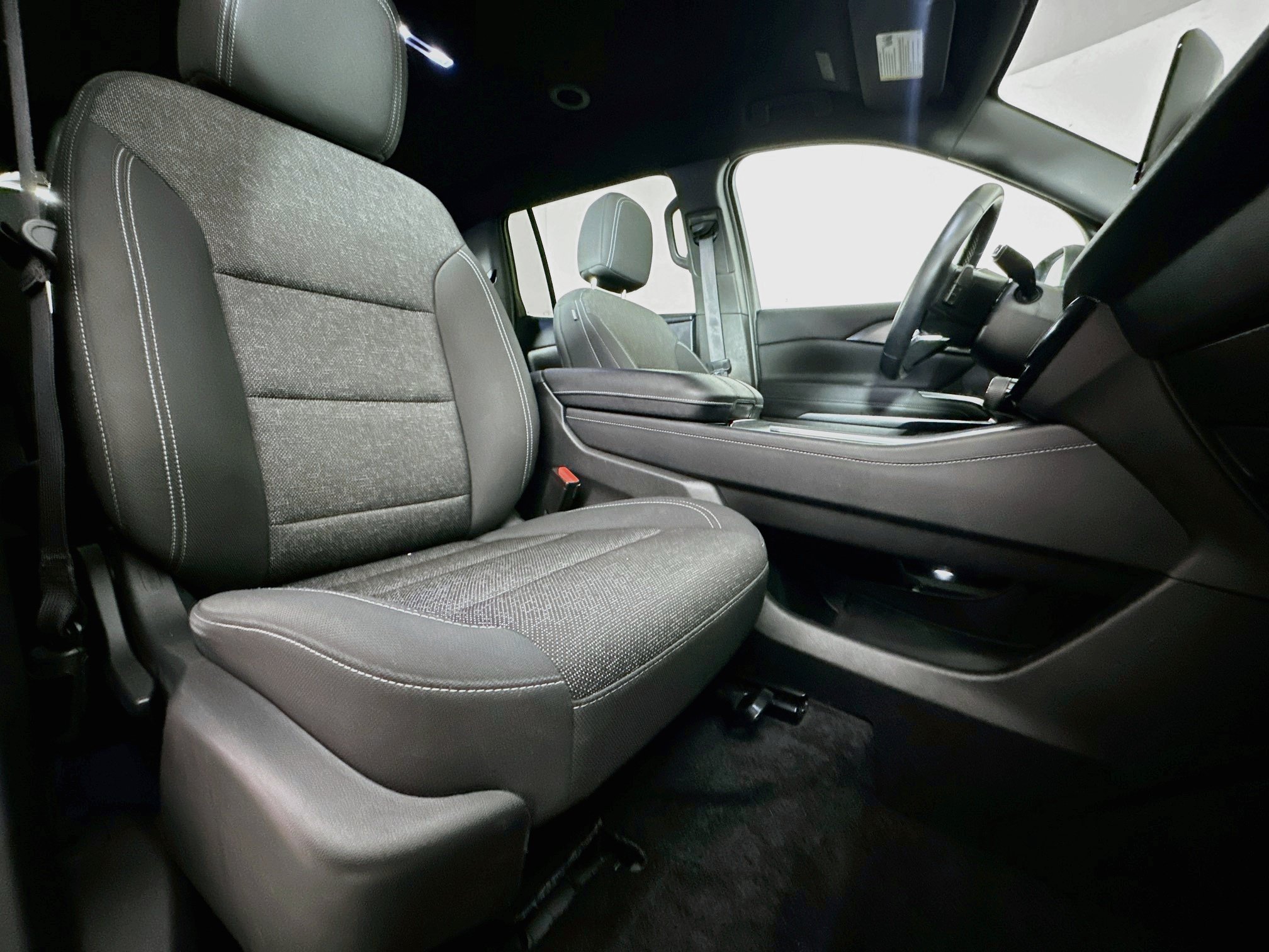 Used 2024 Chevrolet Traverse LS FWD image 32