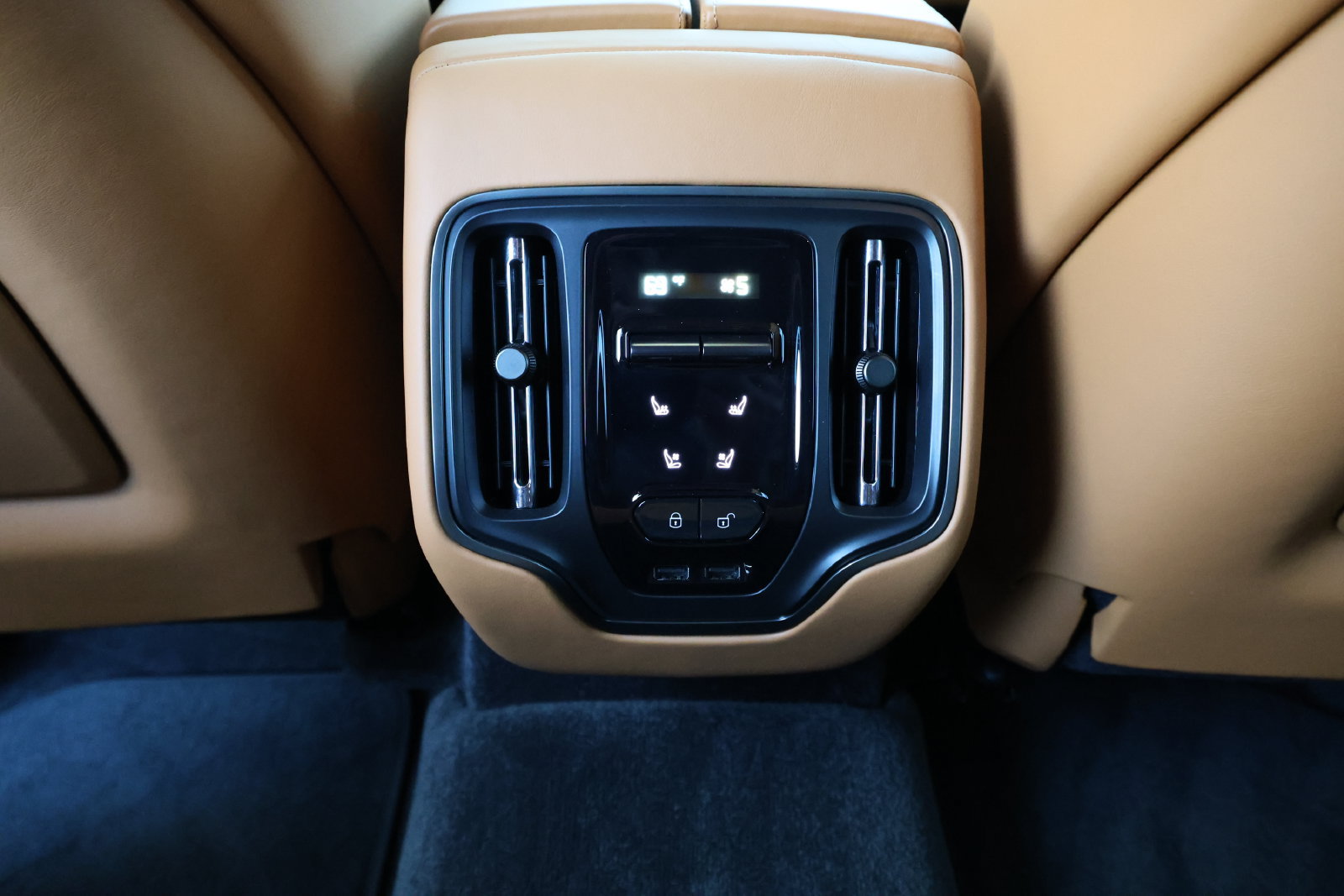 Used 2025 Aston Martin DBX 707 AWD/4WD image 21