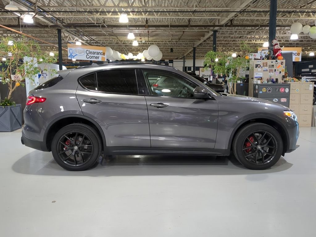 Used 2019 Alfa Romeo Stelvio Ti w/ Nero Edizione image 6