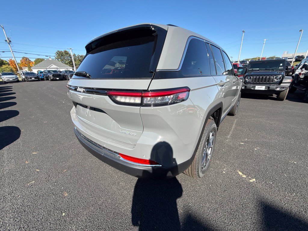 New 2027 Jeep Grand Cherokee Laredo X AWD/4WD image 5