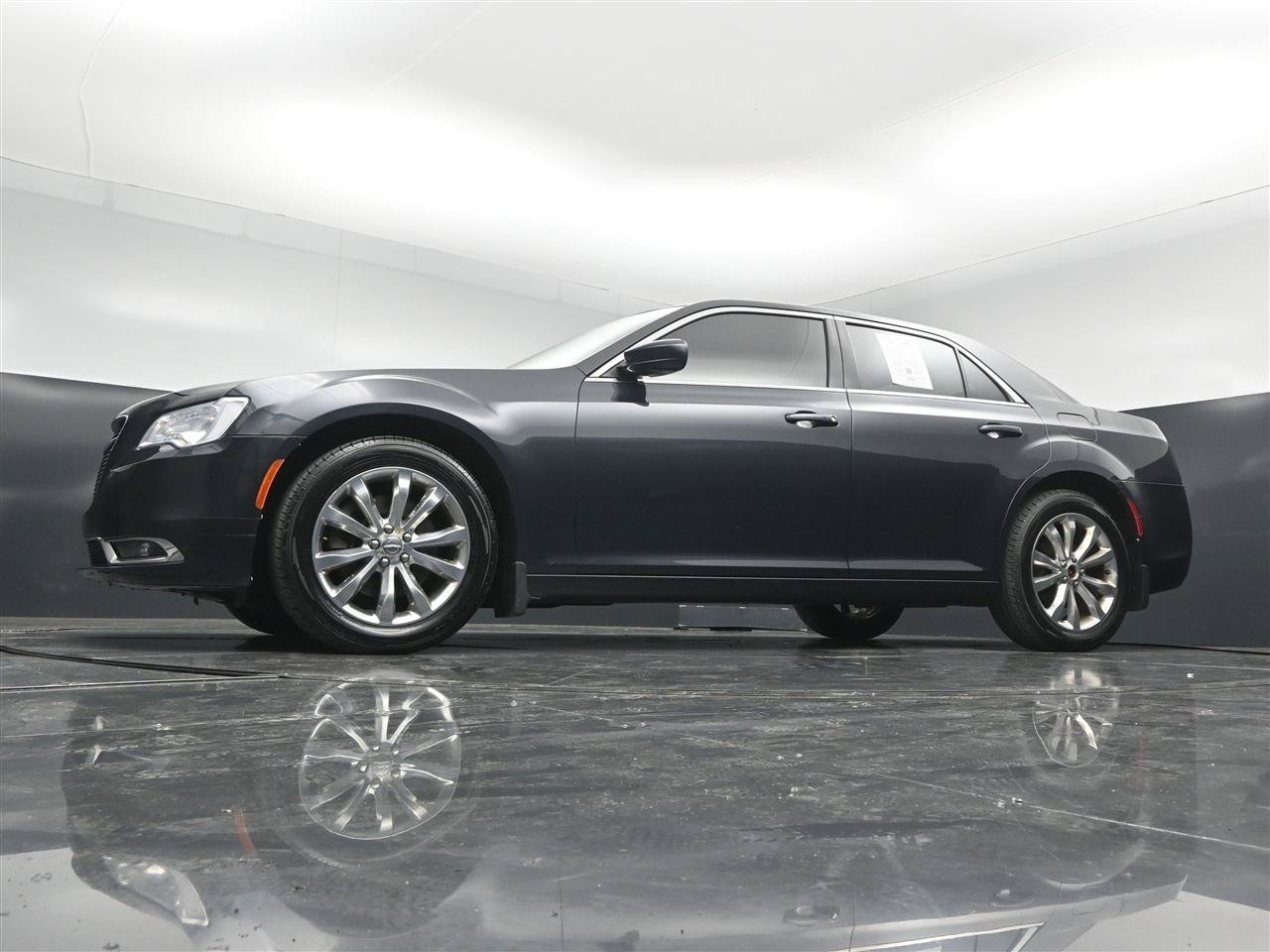 Used 2017 Chrysler 300 Limited w/ Value Package AWD/4WD image 26
