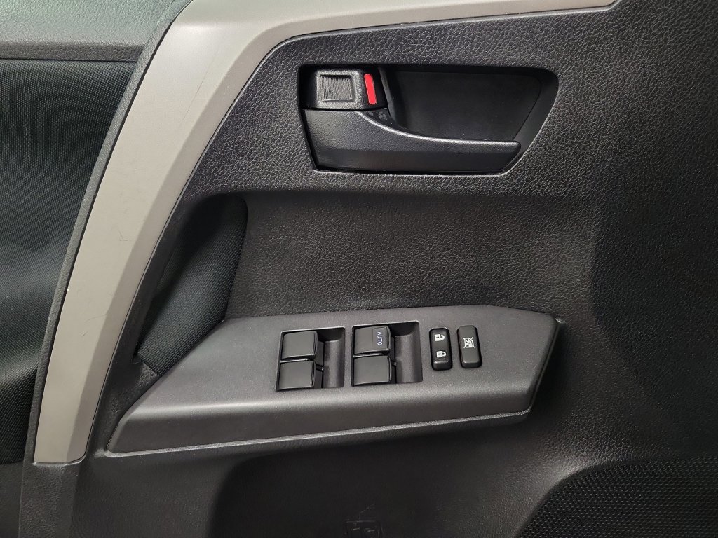 Used 2016 Toyota RAV4 LE AWD/4WD image 26
