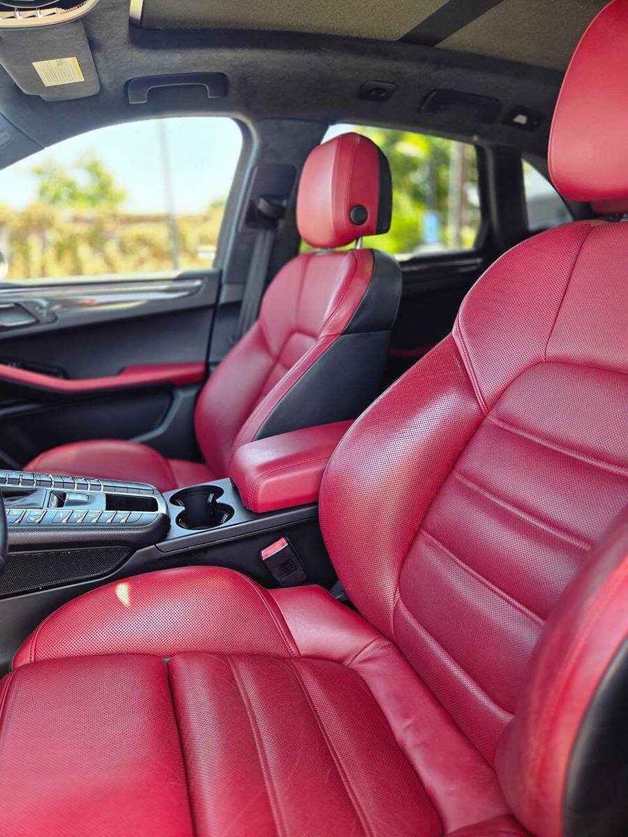 Used 2016 Porsche Macan Turbo AWD/4WD image 30