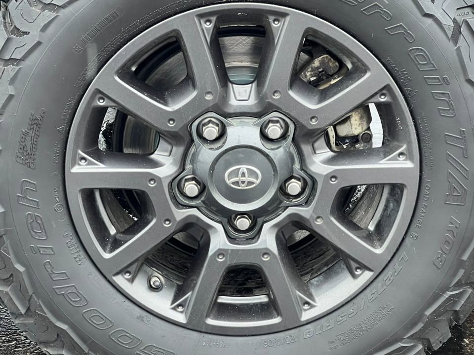 Used 2021 Toyota Tundra SR5 w/ Trail Edition image 8