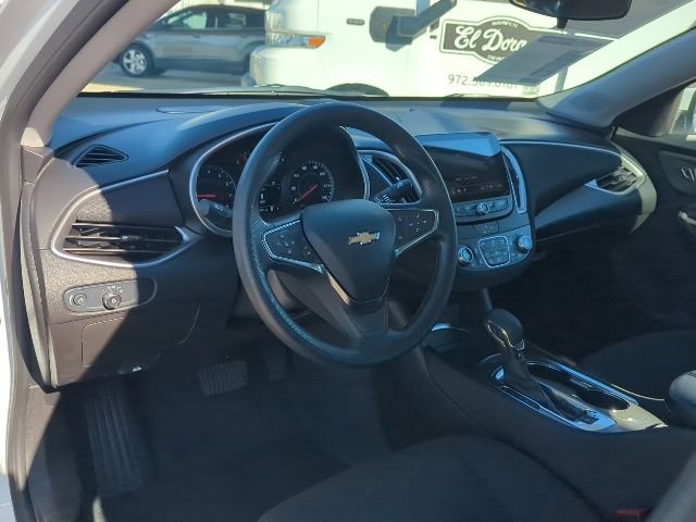 Used 2025 Chevrolet Malibu LT image 4