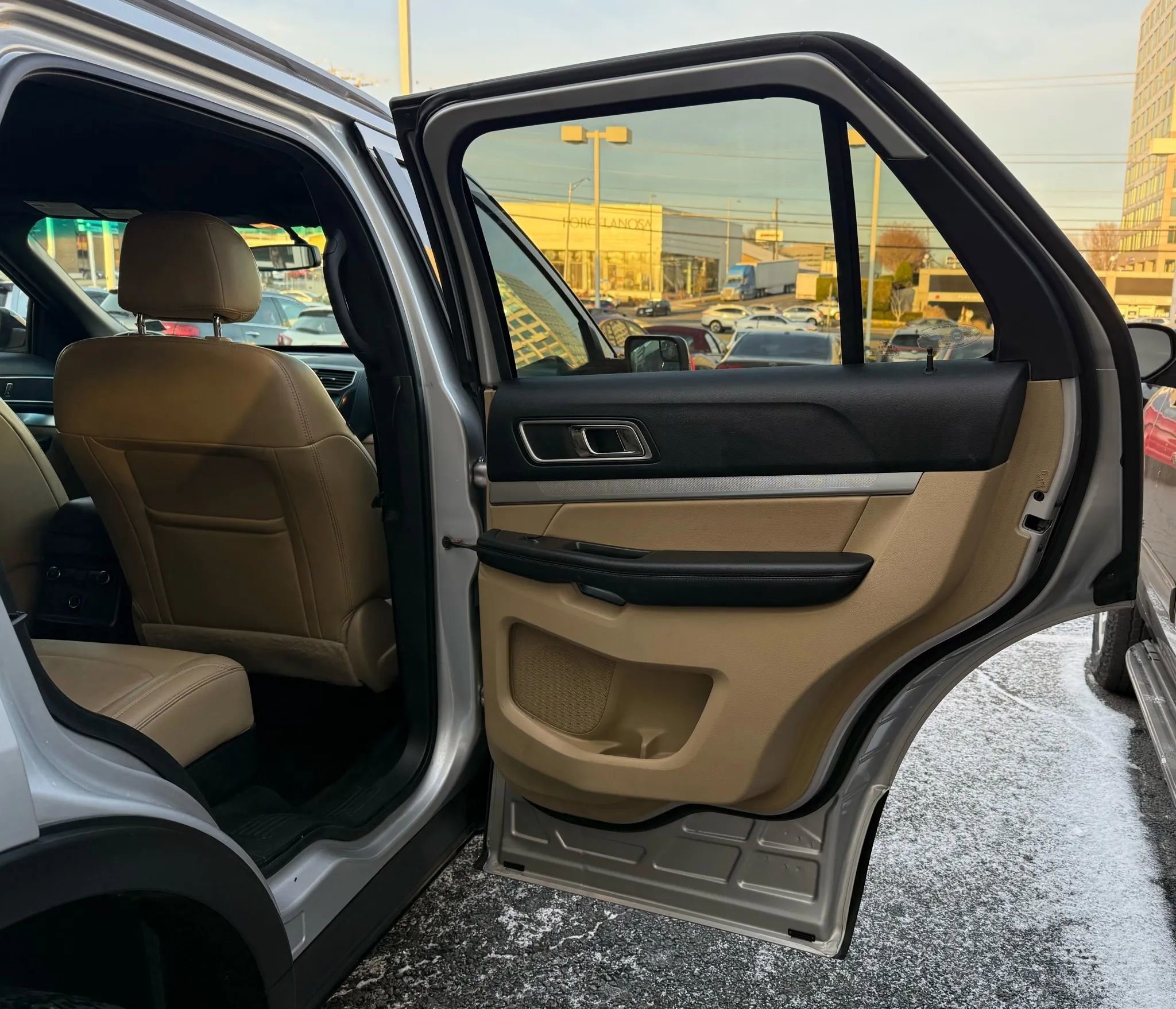 Used 2016 Ford Explorer XLT w/ Equipment Group 202A image 33