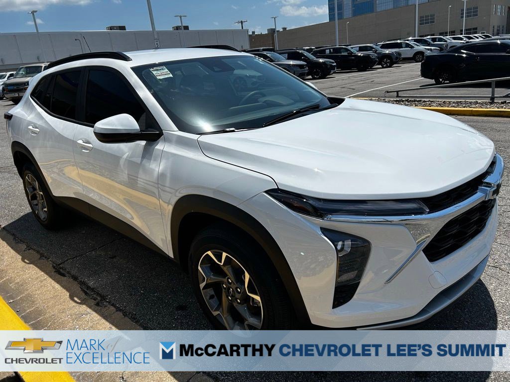 New 2026 Chevrolet Trax LT w/ LPO, Blackout Package FWD image 6