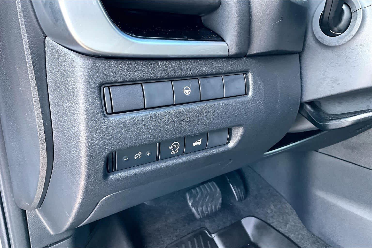 Certified 2025 Nissan Rogue SV AWD/4WD image 32