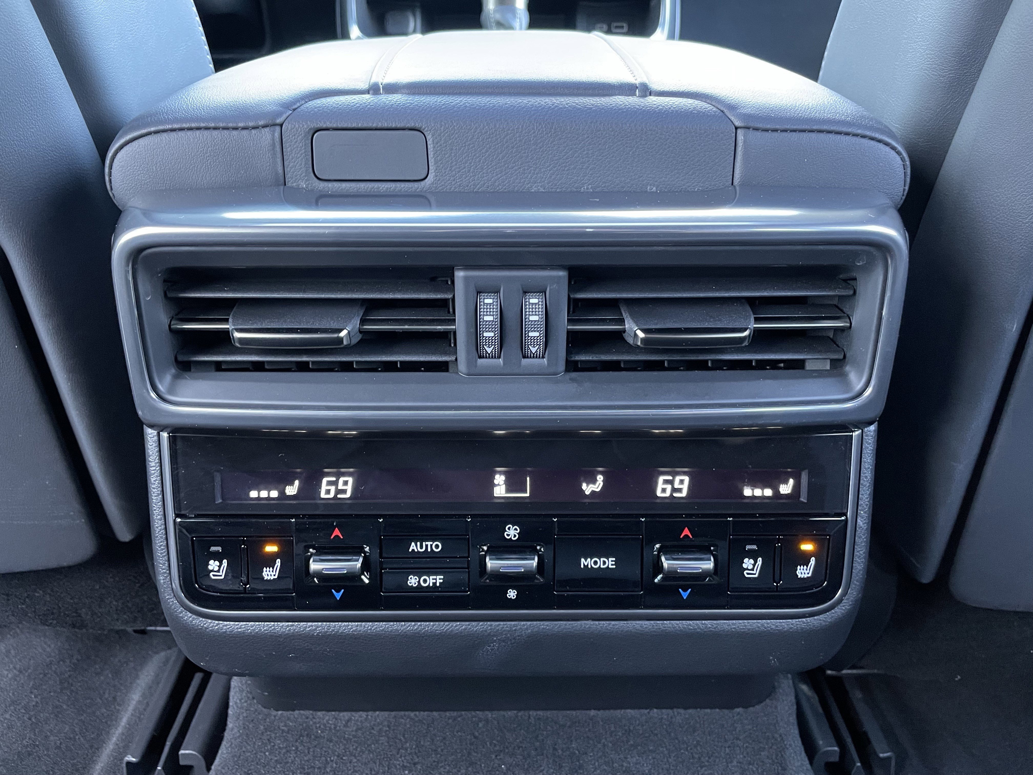 Used 2024 Lexus LX 600 4WD w/ Luxury Package image 26