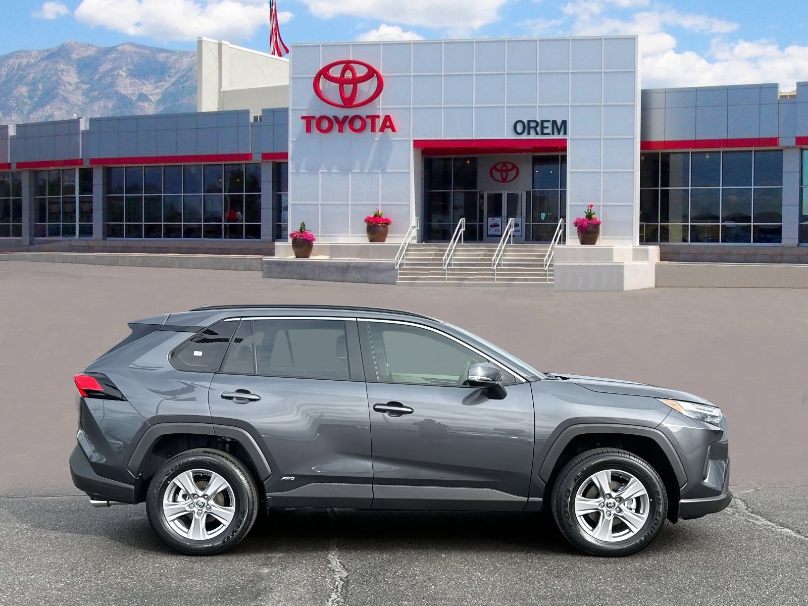 Used 2025 Toyota RAV4 XLE image 3