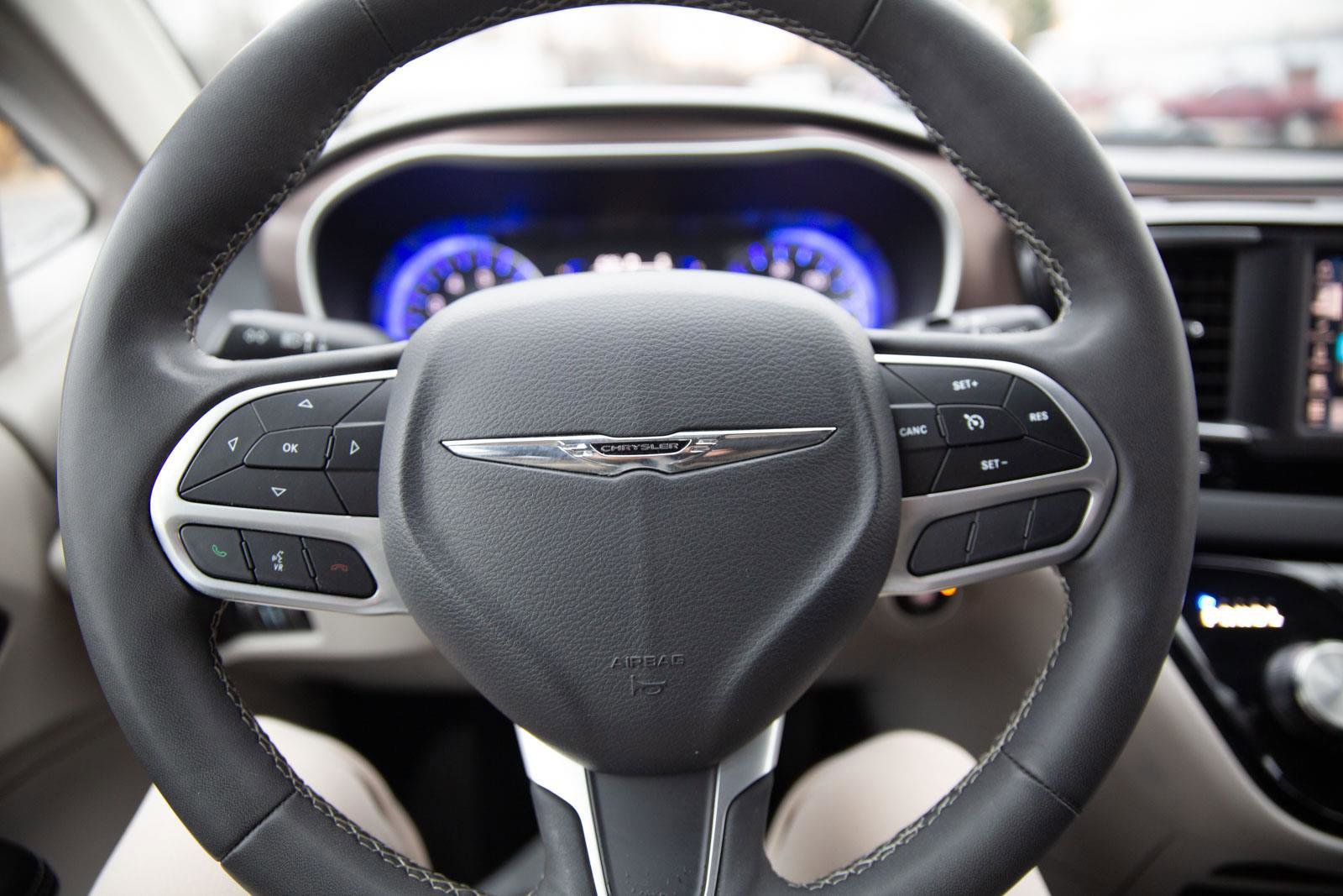 Used 2023 Chrysler Voyager LX image 10