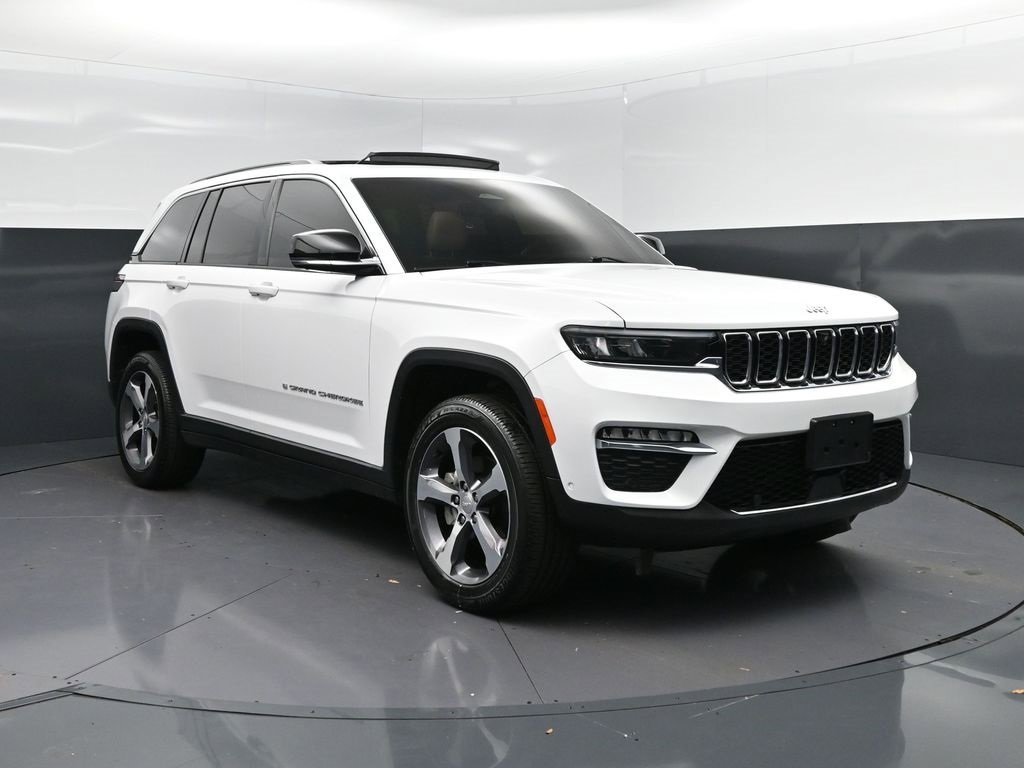 Used 2024 Jeep Grand Cherokee Limited w/ Luxury Tech Group II image 9