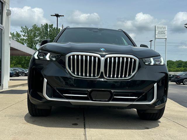 Certified 2024 BMW X5 xDrive40i w/ Premium Package AWD/4WD image 2