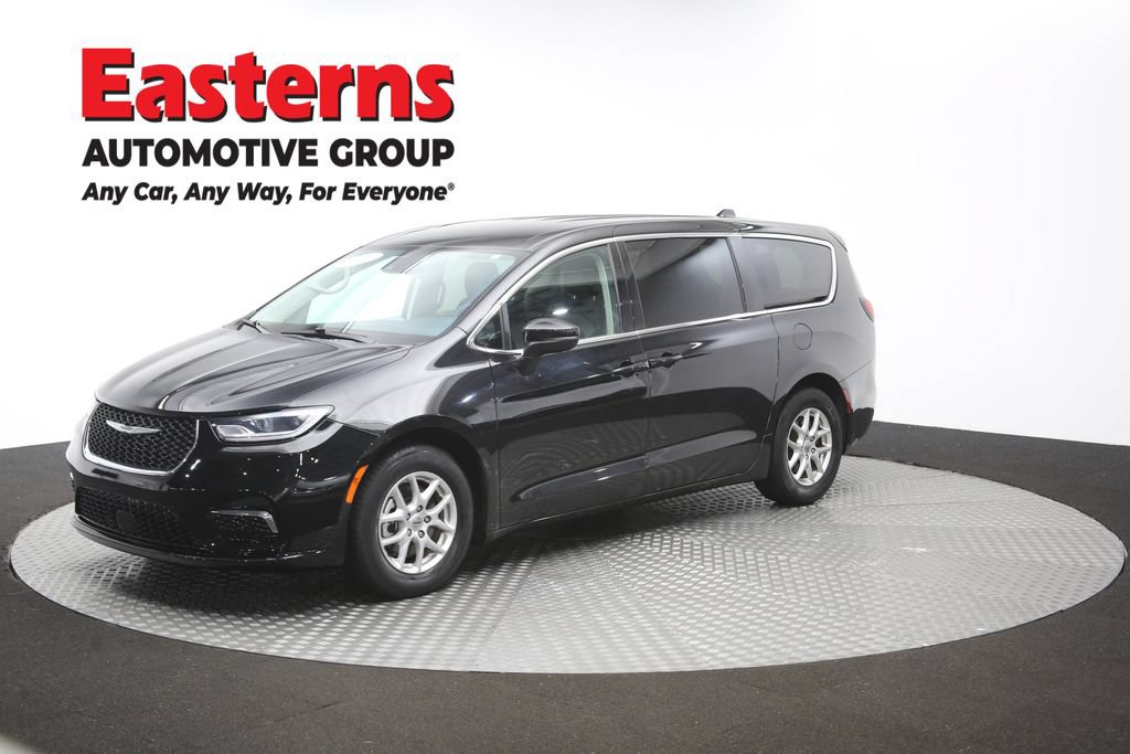 Used 2023 Chrysler Pacifica Touring-L FWD image 58
